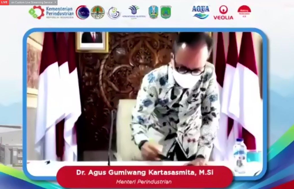 podiumnews.com-Menperin Resmikan Pabrik Daur Ulang Plastik Terbesar di Indonesia